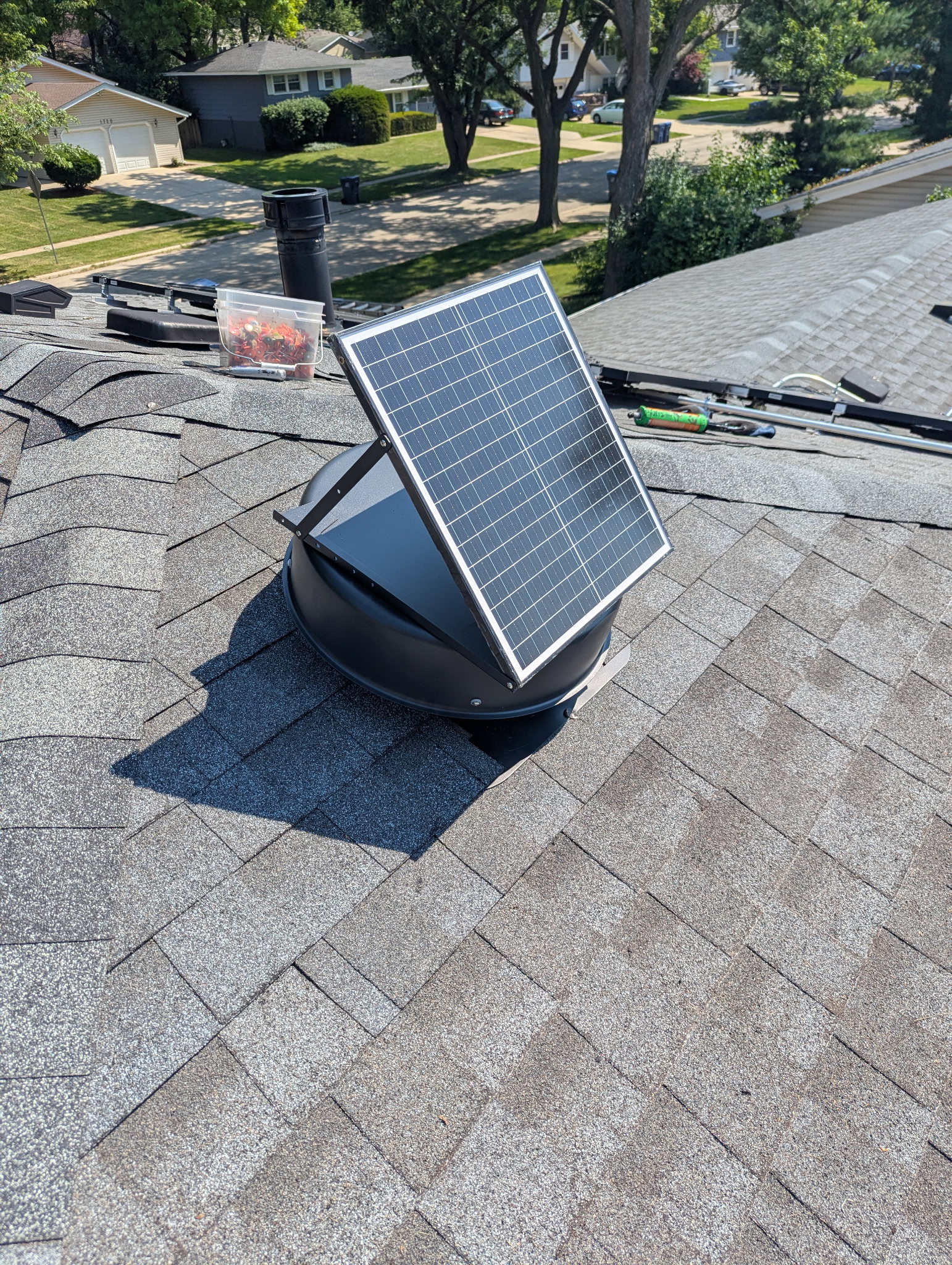 Solar Panel VEVOR Roof Attic Exhat Fan, 35W Smart Solar Roof