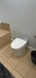 Smart toilet with touchless lid  5