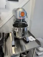 Vevor table and mixer 5