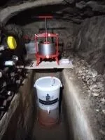Pressoir adapté pour ma petite cave.  5